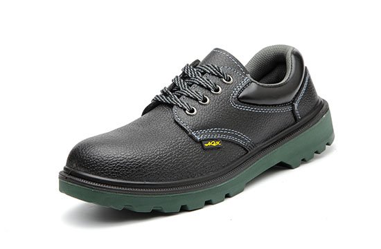 Chemical resistant safety shoes